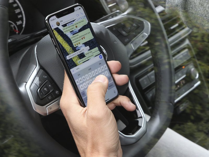 Bild ablenkung-am-steuer-polizeikontrolle-bussgeld.jpg